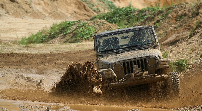 Jeep-Off-Roading-Through-Mud